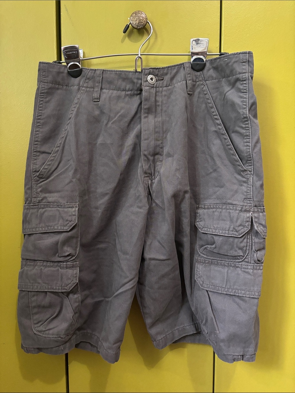 Wrangler Gray Cargo Shorts with Multiple Pockets